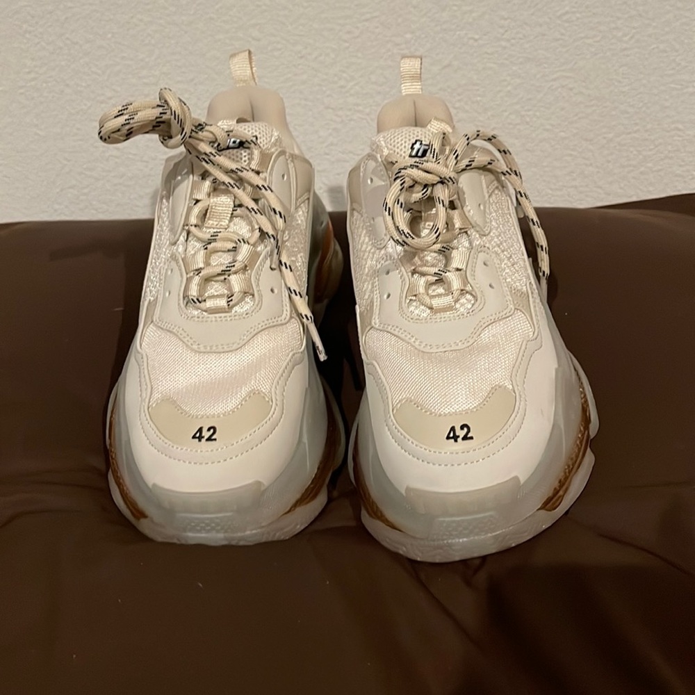 Balenciaga nude triple s